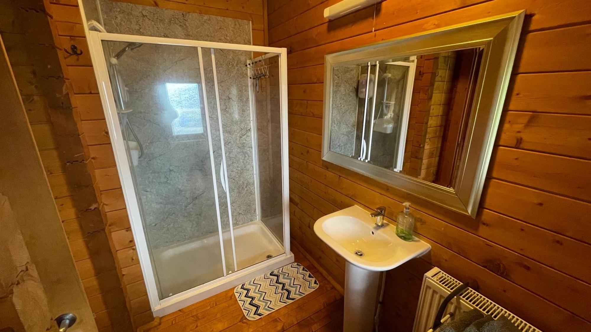 Blossom Cabin - Little Log Cabin In Wales Newtown  Buitenkant foto