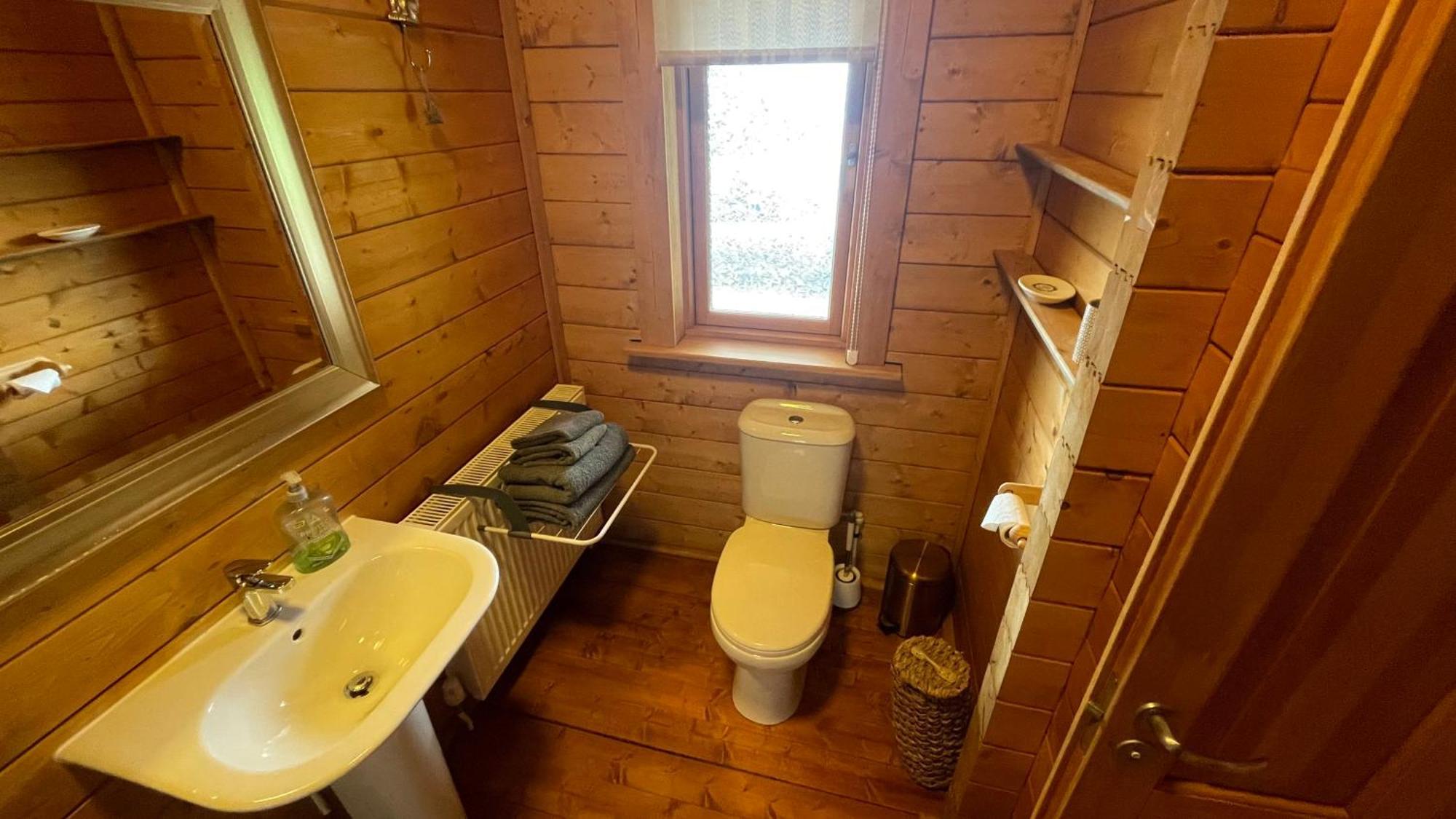 Blossom Cabin - Little Log Cabin In Wales Newtown  Buitenkant foto