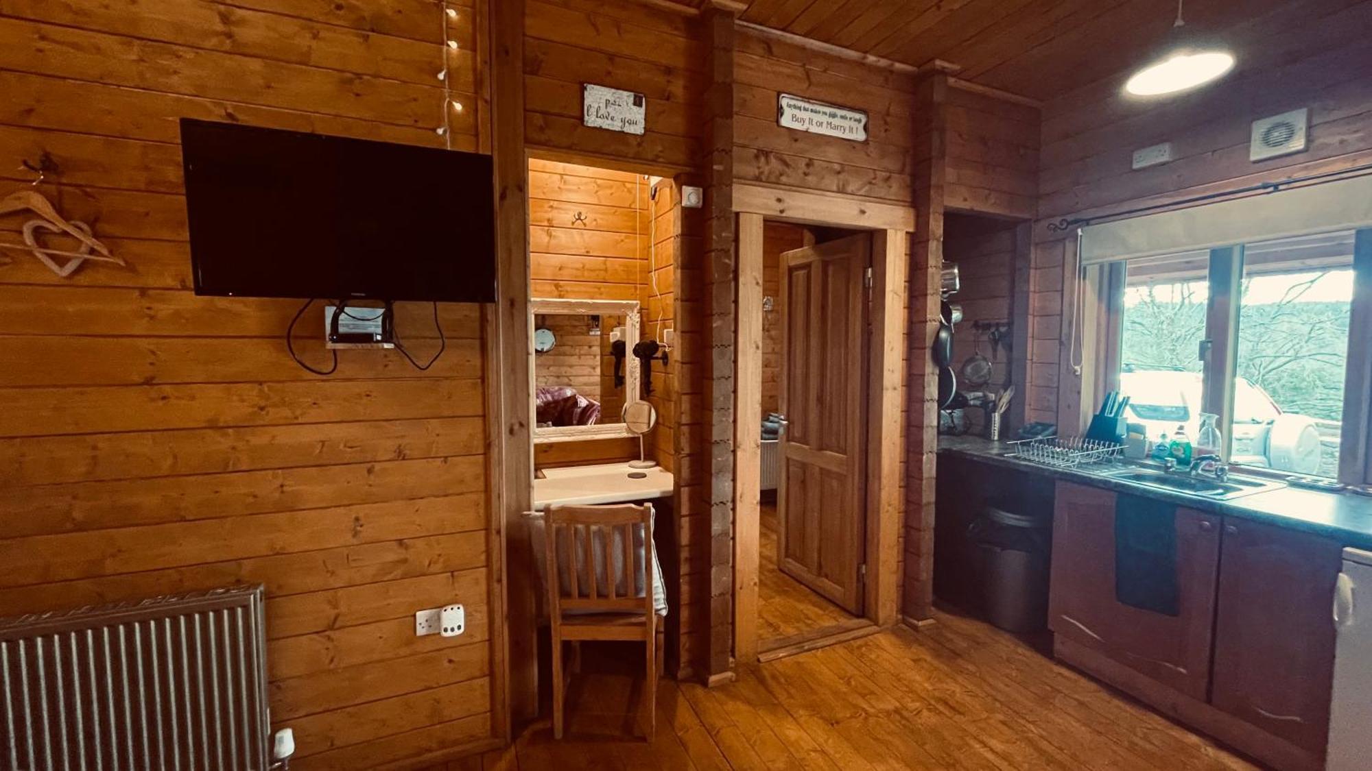 Blossom Cabin - Little Log Cabin In Wales Newtown  Buitenkant foto